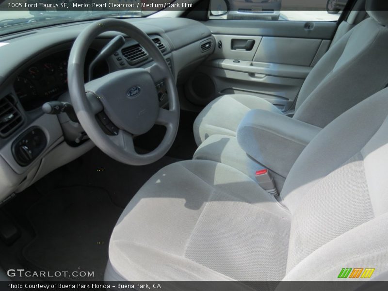 Merlot Pearl Clearcoat / Medium/Dark Flint 2005 Ford Taurus SE