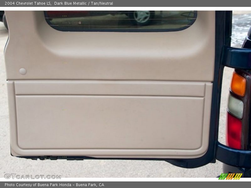 Dark Blue Metallic / Tan/Neutral 2004 Chevrolet Tahoe LS