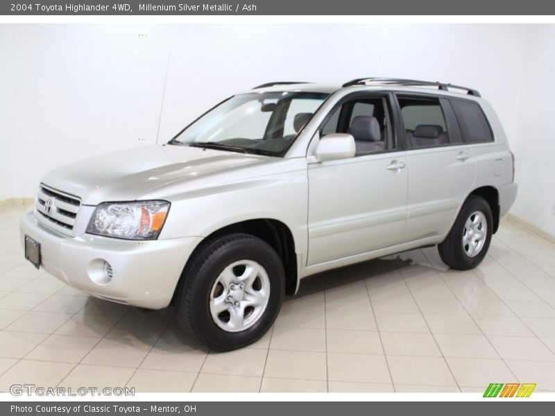 Front 3/4 View of 2004 Highlander 4WD