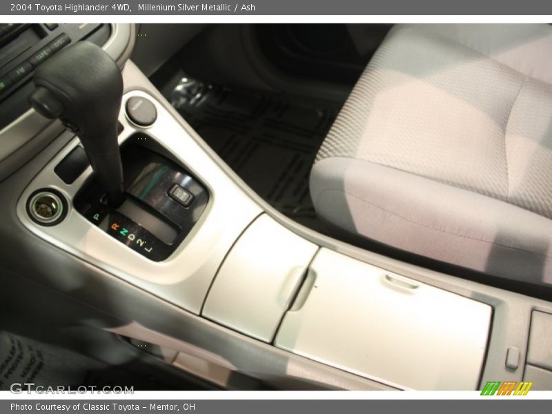 Millenium Silver Metallic / Ash 2004 Toyota Highlander 4WD