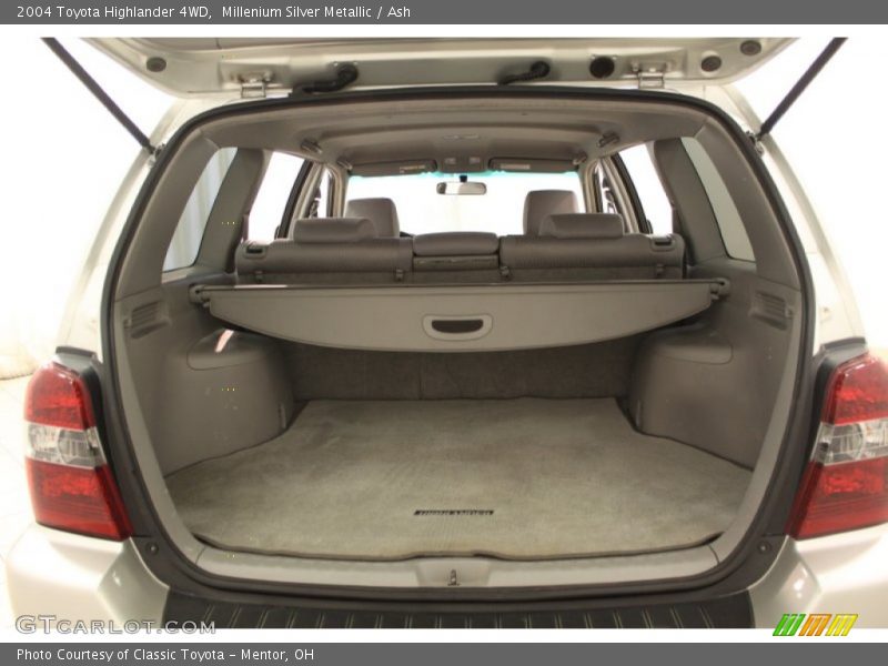  2004 Highlander 4WD Trunk