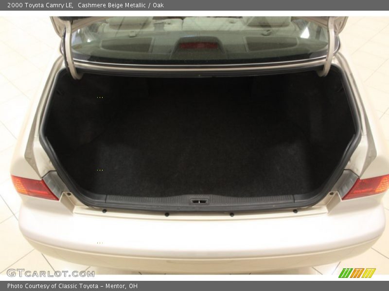  2000 Camry LE Trunk