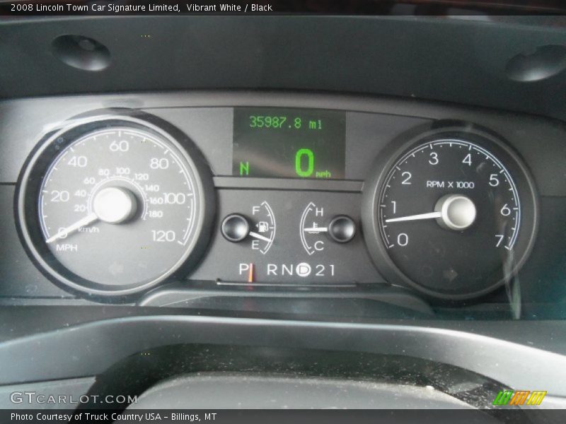 Vibrant White / Black 2008 Lincoln Town Car Signature Limited