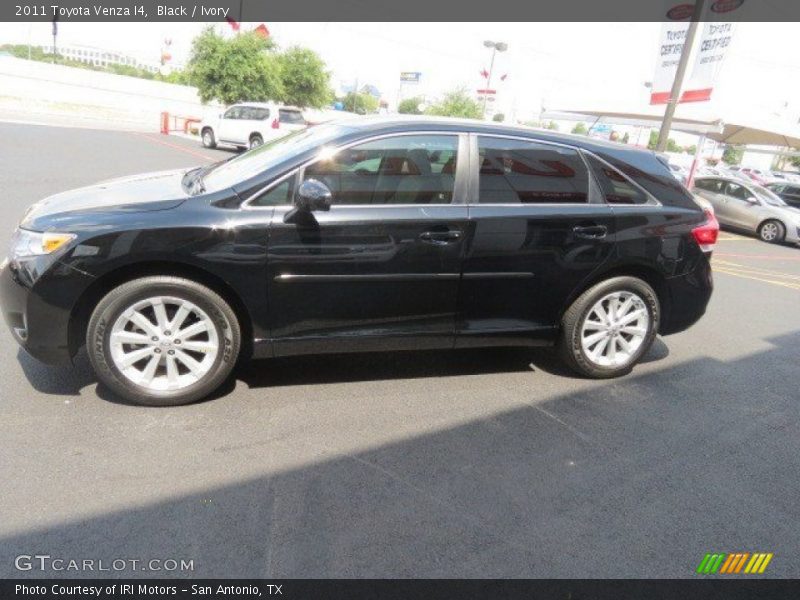 Black / Ivory 2011 Toyota Venza I4