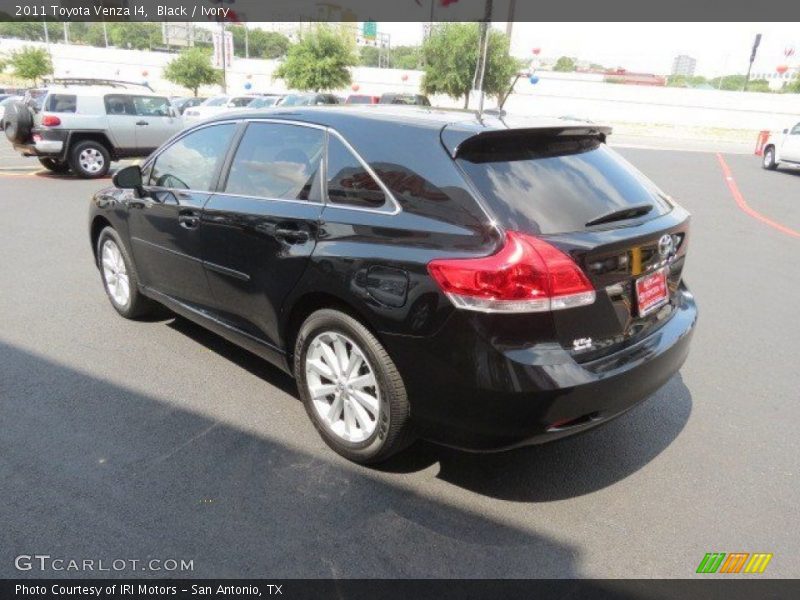 Black / Ivory 2011 Toyota Venza I4