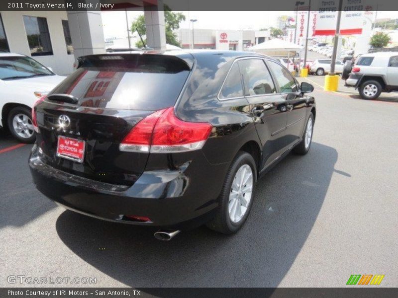 Black / Ivory 2011 Toyota Venza I4