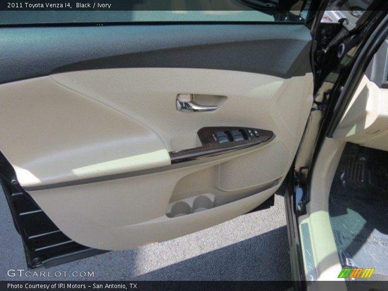 Black / Ivory 2011 Toyota Venza I4