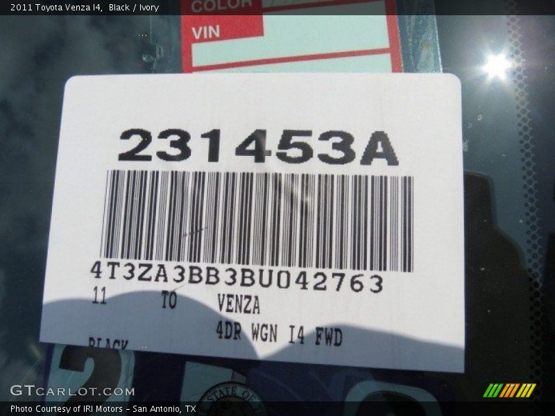Black / Ivory 2011 Toyota Venza I4