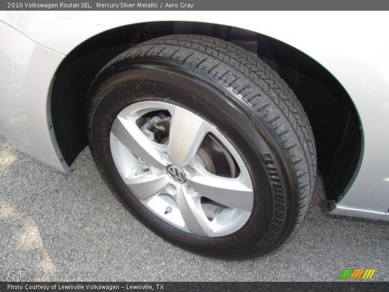 Mercury Silver Metallic / Aero Gray 2010 Volkswagen Routan SEL