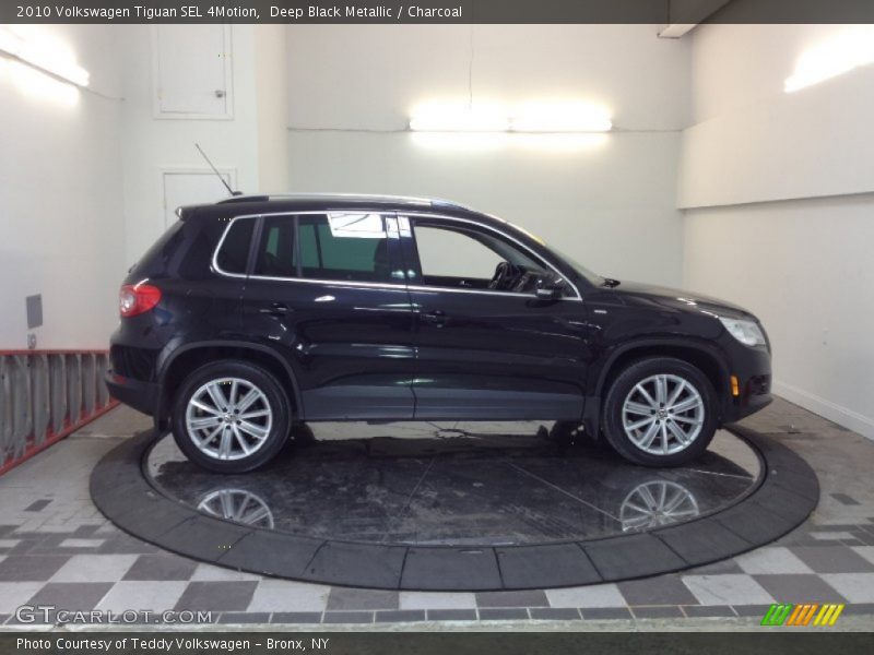 Deep Black Metallic / Charcoal 2010 Volkswagen Tiguan SEL 4Motion