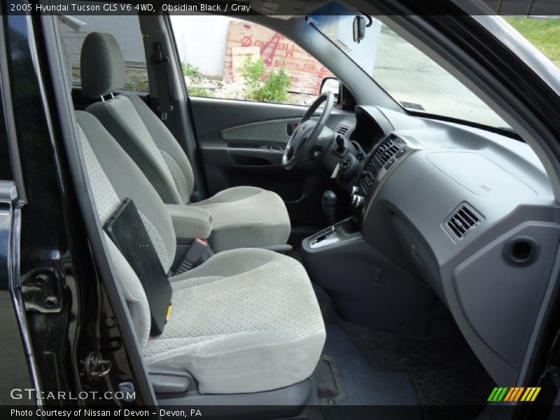 Front Seat of 2005 Tucson GLS V6 4WD