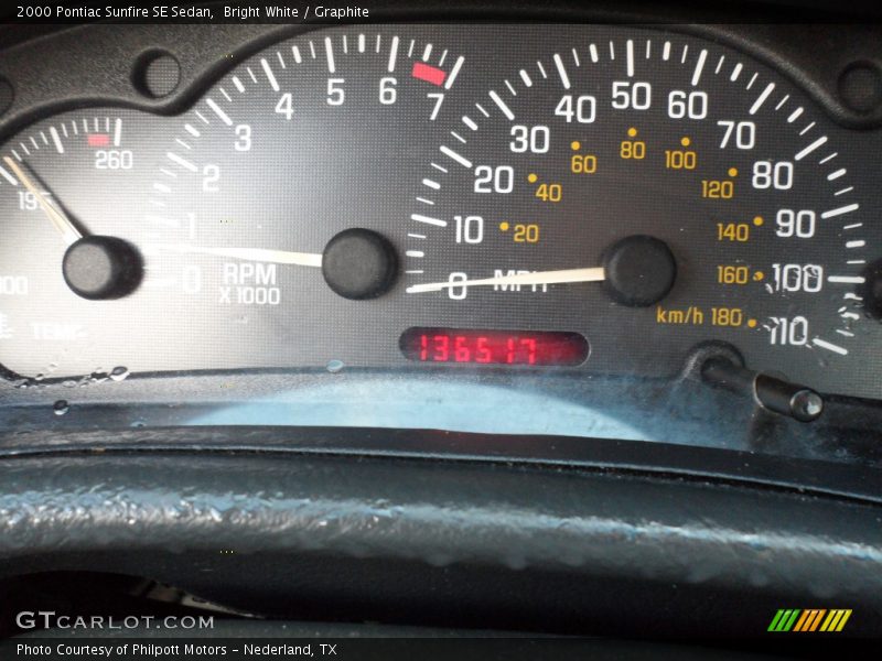 Bright White / Graphite 2000 Pontiac Sunfire SE Sedan