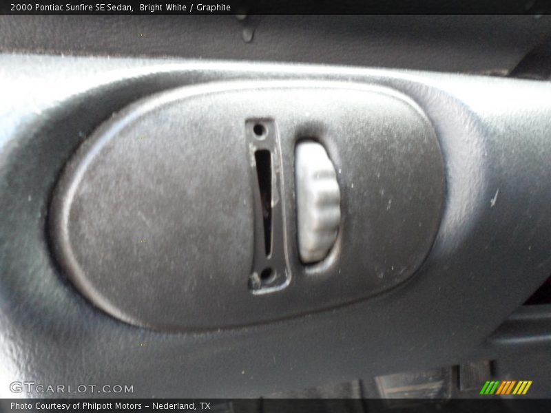 Bright White / Graphite 2000 Pontiac Sunfire SE Sedan