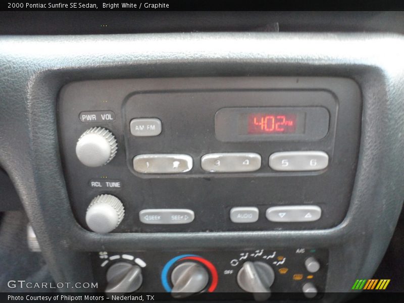 Controls of 2000 Sunfire SE Sedan