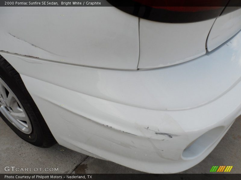 Bright White / Graphite 2000 Pontiac Sunfire SE Sedan