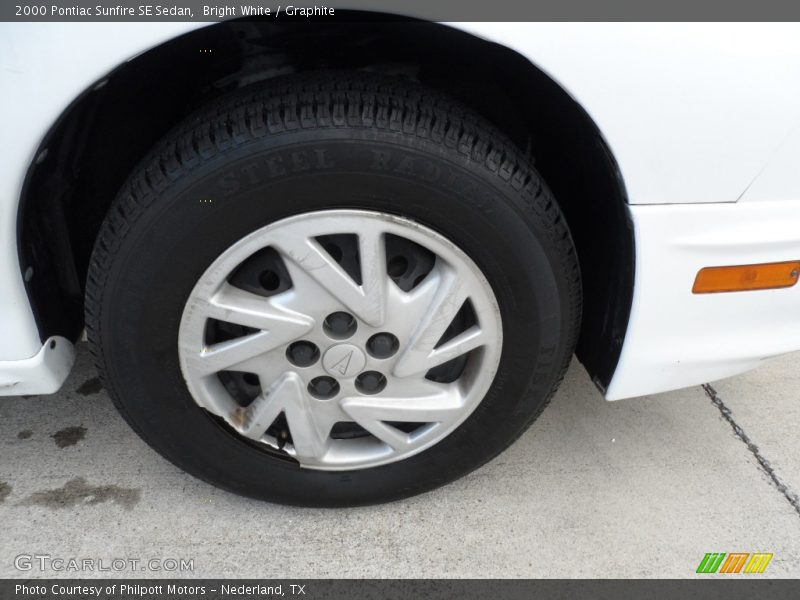Bright White / Graphite 2000 Pontiac Sunfire SE Sedan