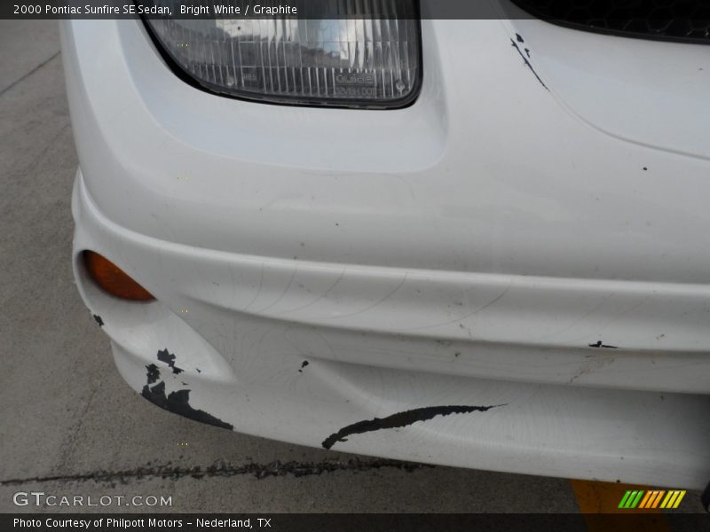 Bright White / Graphite 2000 Pontiac Sunfire SE Sedan