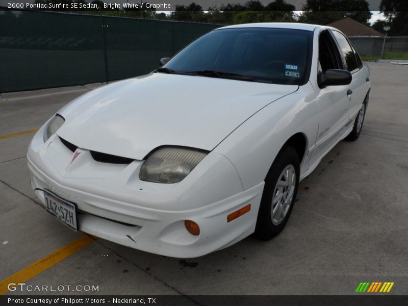 Bright White / Graphite 2000 Pontiac Sunfire SE Sedan