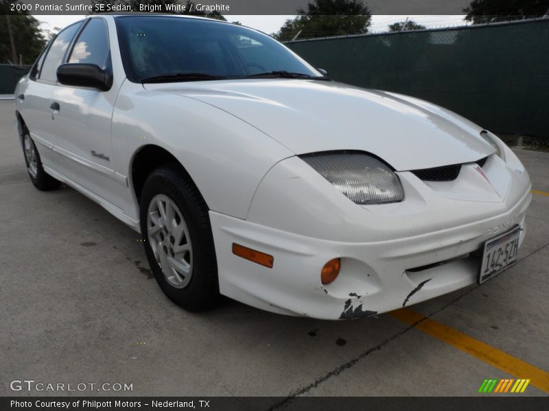 Bright White / Graphite 2000 Pontiac Sunfire SE Sedan