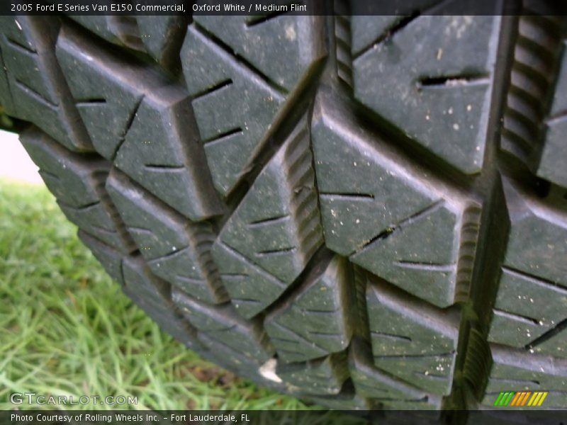 Oxford White / Medium Flint 2005 Ford E Series Van E150 Commercial