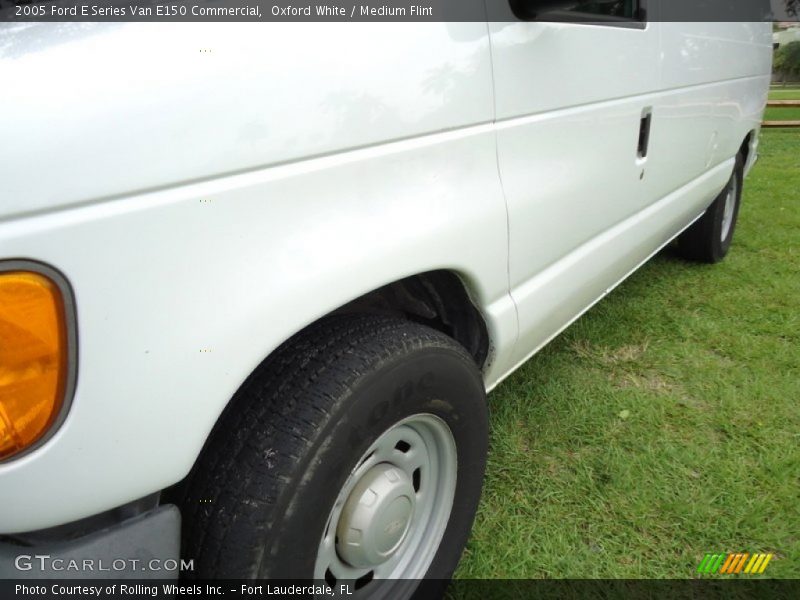 Oxford White / Medium Flint 2005 Ford E Series Van E150 Commercial