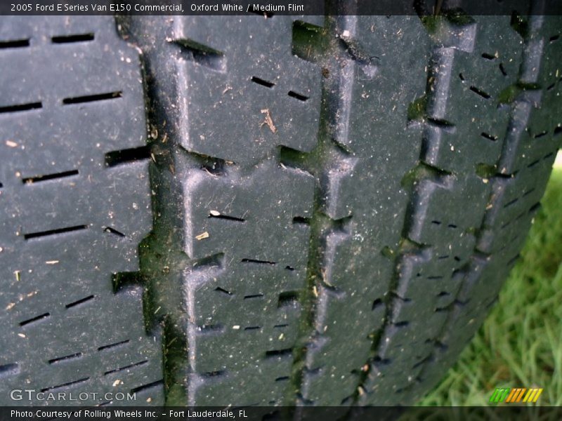 Oxford White / Medium Flint 2005 Ford E Series Van E150 Commercial