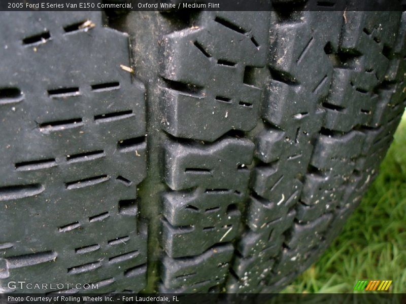 Oxford White / Medium Flint 2005 Ford E Series Van E150 Commercial