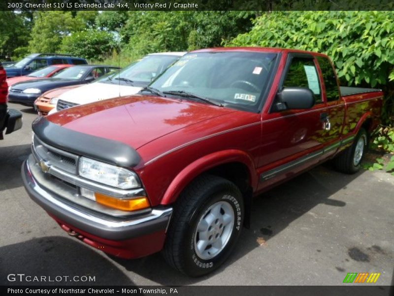 Victory Red / Graphite 2003 Chevrolet S10 LS Extended Cab 4x4