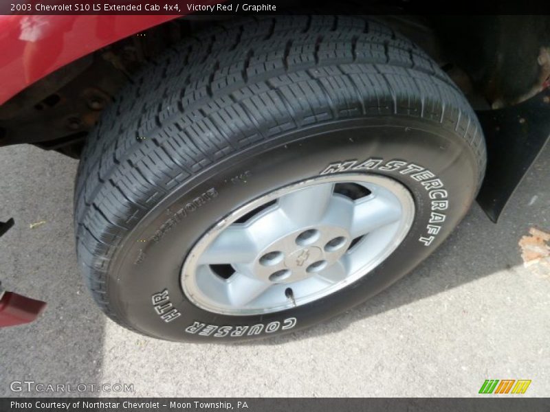Victory Red / Graphite 2003 Chevrolet S10 LS Extended Cab 4x4