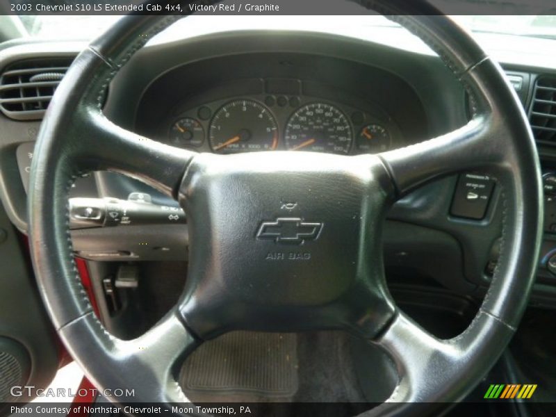 Victory Red / Graphite 2003 Chevrolet S10 LS Extended Cab 4x4