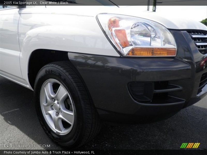 Clear White / Black 2005 Kia Sportage LX