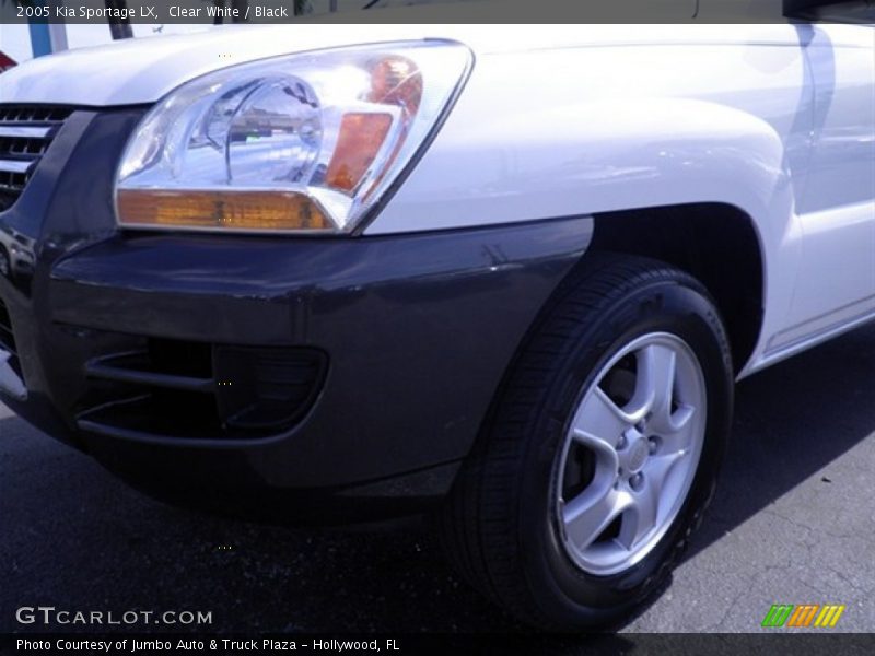 Clear White / Black 2005 Kia Sportage LX