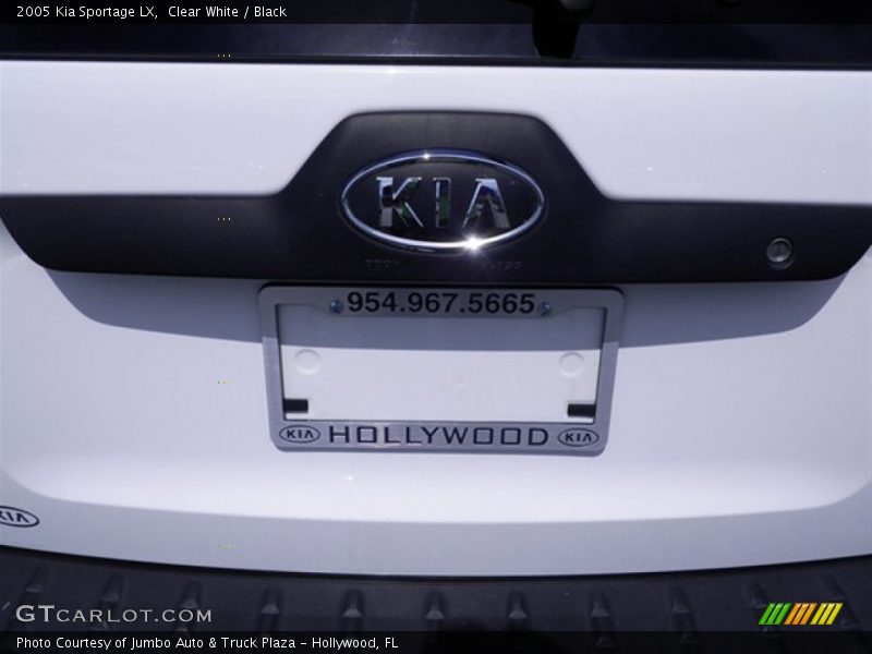 Clear White / Black 2005 Kia Sportage LX