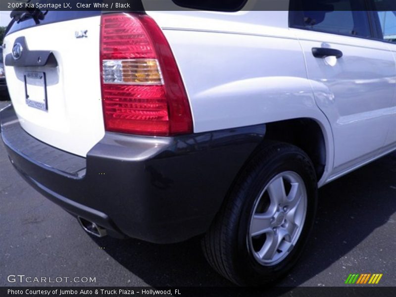 Clear White / Black 2005 Kia Sportage LX