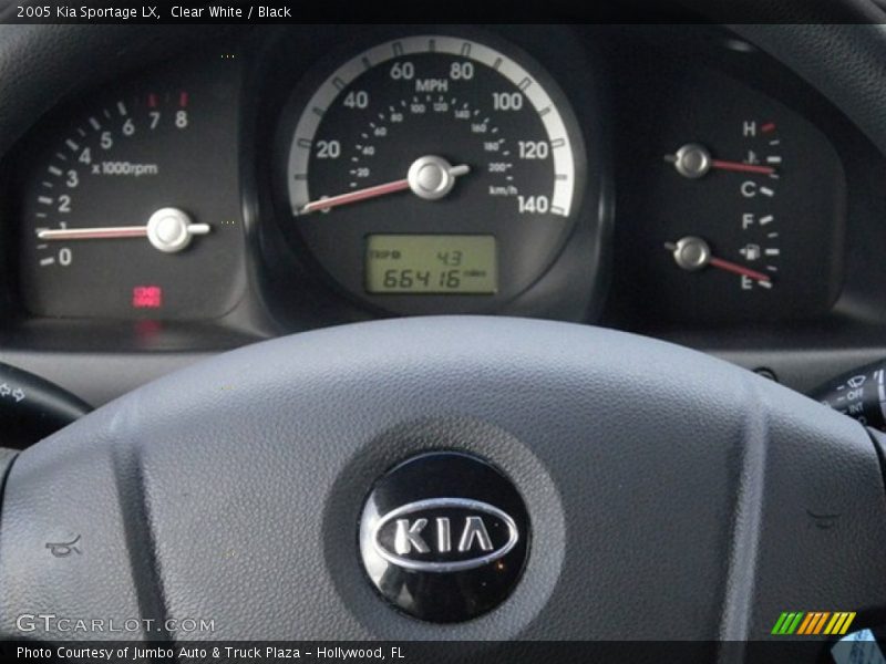 Clear White / Black 2005 Kia Sportage LX