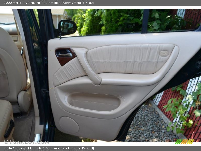 Door Panel of 2000 ML 320 4Matic