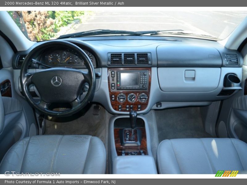 Dashboard of 2000 ML 320 4Matic