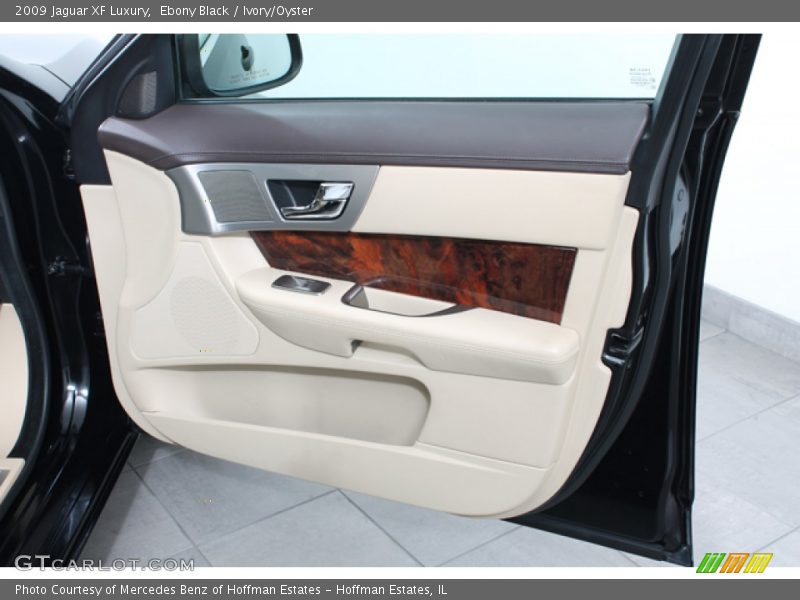 Ebony Black / Ivory/Oyster 2009 Jaguar XF Luxury