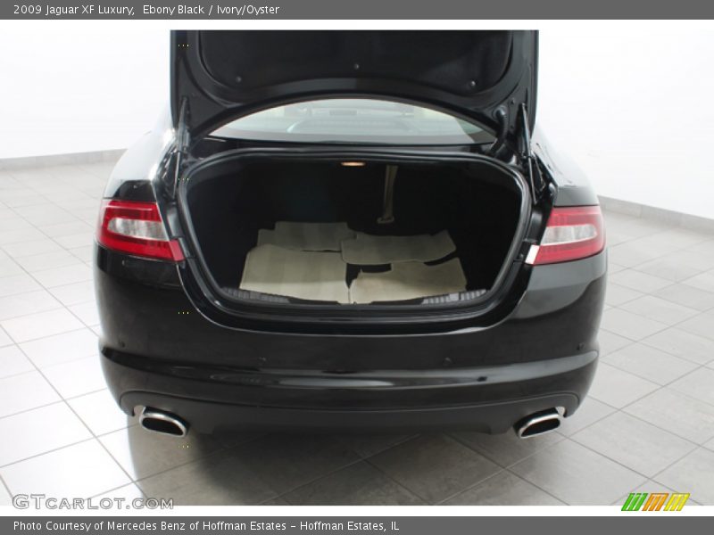 Ebony Black / Ivory/Oyster 2009 Jaguar XF Luxury