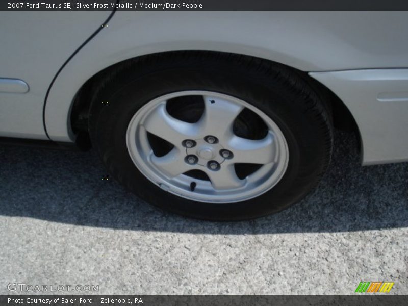 Silver Frost Metallic / Medium/Dark Pebble 2007 Ford Taurus SE