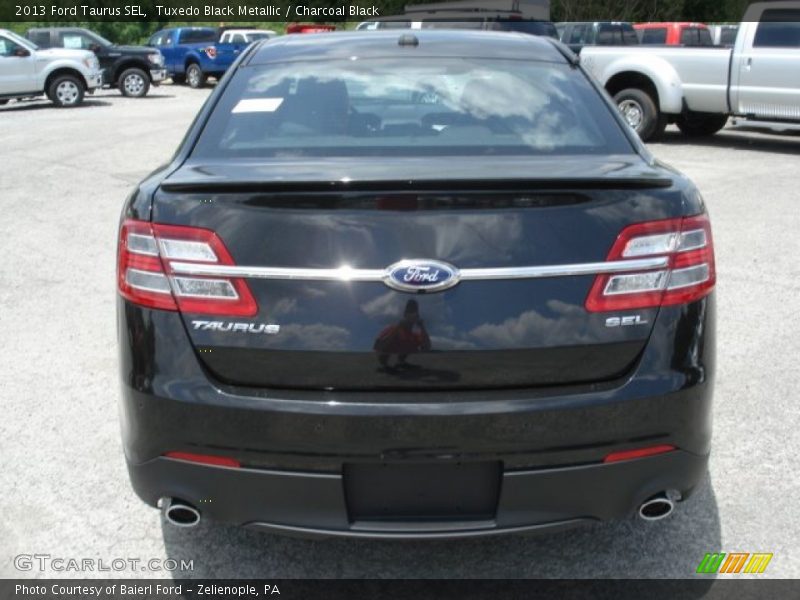 Tuxedo Black Metallic / Charcoal Black 2013 Ford Taurus SEL