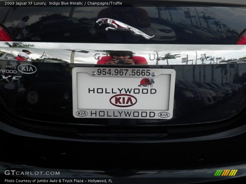 Indigo Blue Metallic / Champagne/Truffle 2009 Jaguar XF Luxury