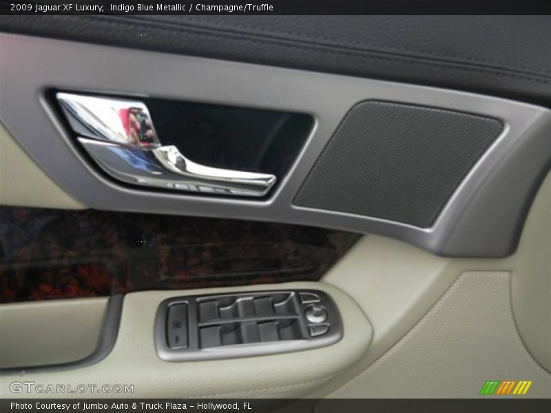 Indigo Blue Metallic / Champagne/Truffle 2009 Jaguar XF Luxury