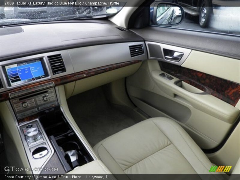 Indigo Blue Metallic / Champagne/Truffle 2009 Jaguar XF Luxury