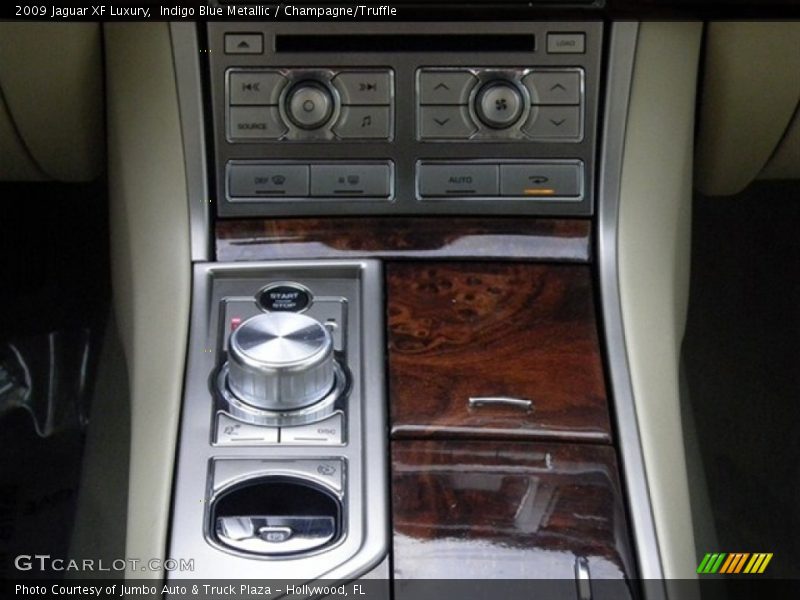 Indigo Blue Metallic / Champagne/Truffle 2009 Jaguar XF Luxury