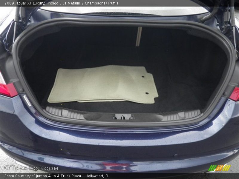 Indigo Blue Metallic / Champagne/Truffle 2009 Jaguar XF Luxury
