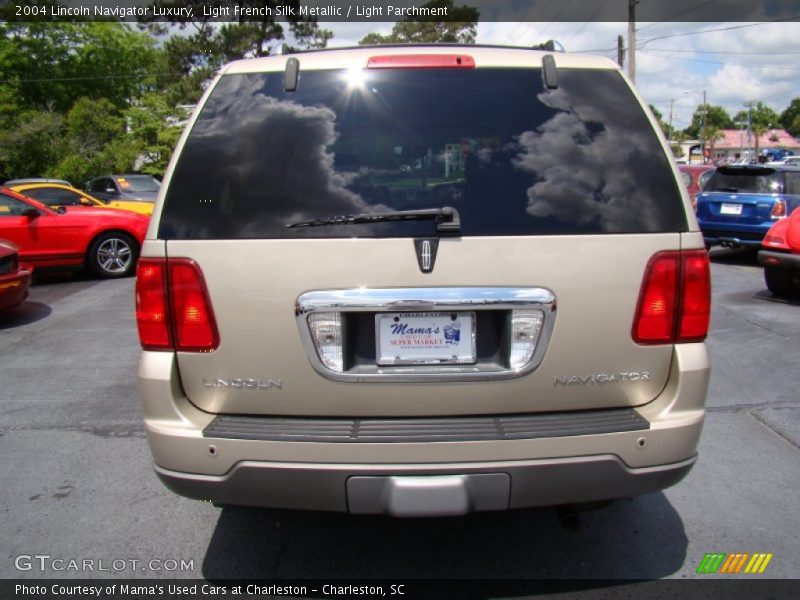 Light French Silk Metallic / Light Parchment 2004 Lincoln Navigator Luxury