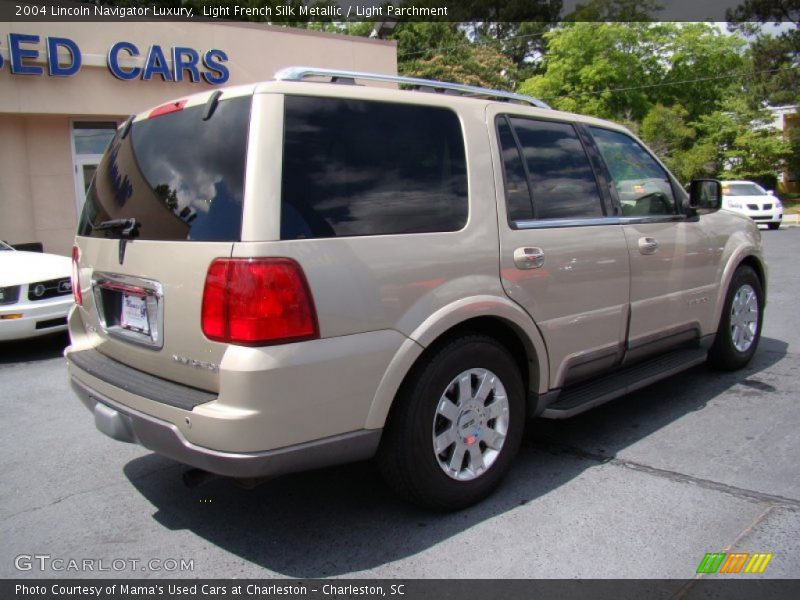 Light French Silk Metallic / Light Parchment 2004 Lincoln Navigator Luxury