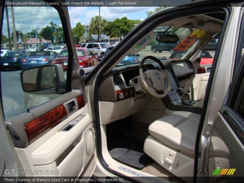 Light French Silk Metallic / Light Parchment 2004 Lincoln Navigator Luxury