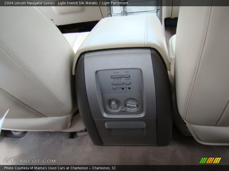 Light French Silk Metallic / Light Parchment 2004 Lincoln Navigator Luxury